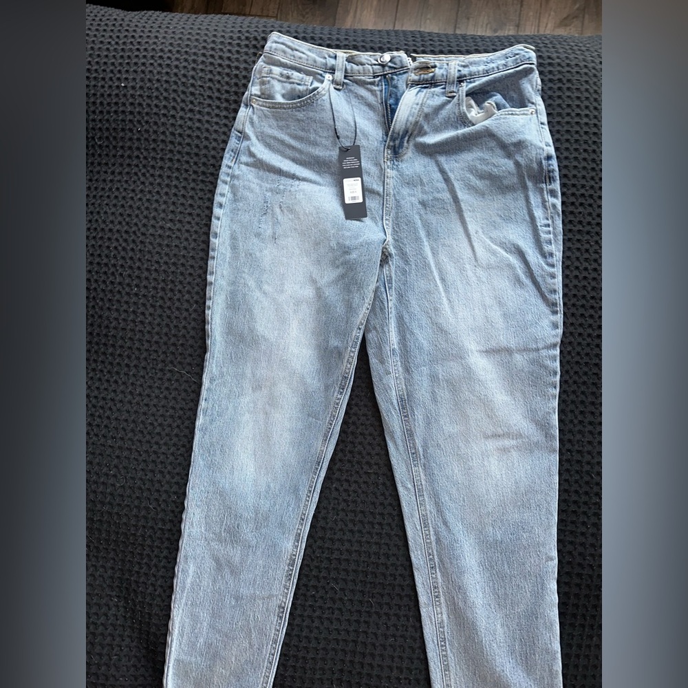 Fashion Nova Very Special High Rise Mom Jeans- Medium wash
